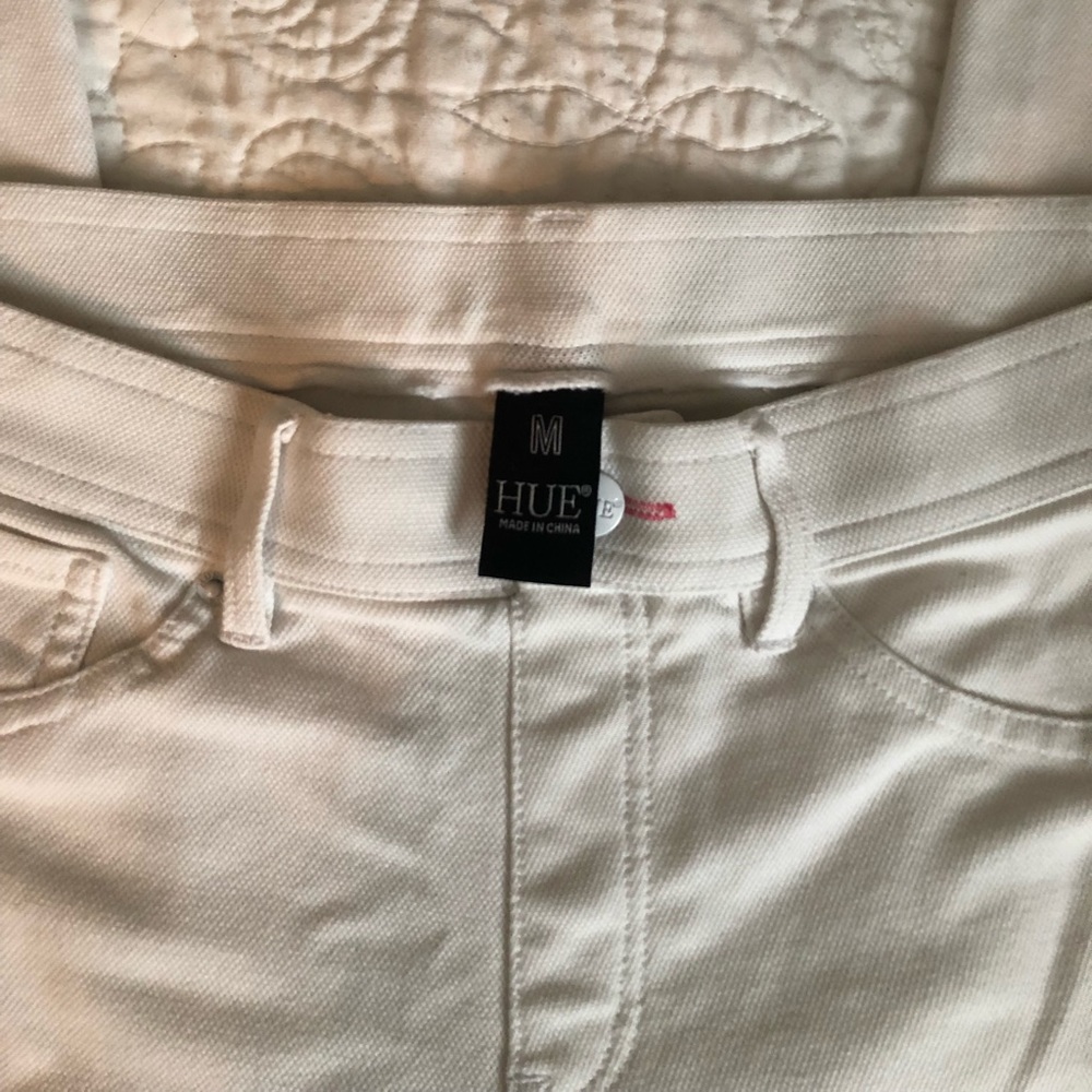 HUE brand white pants.  Size M